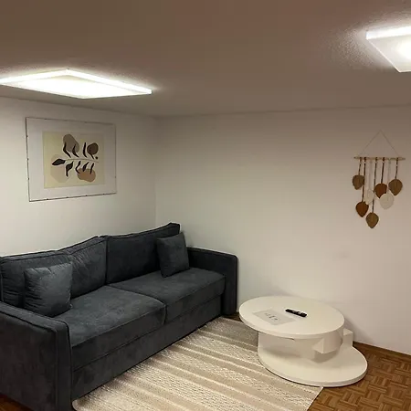 Διαμέρισμα Lichtdurchflutete Souterrain-wohnung Mit Moderner Thekenkueche