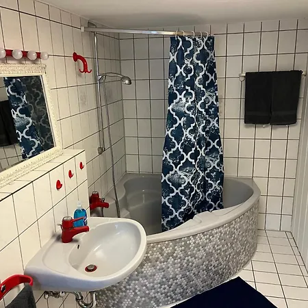 Lichtdurchflutete Souterrain-wohnung Mit Moderner Thekenkueche Bad Peterstal-Griesbach